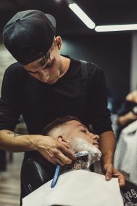 barber-shaving-client-2024-09-16-20-22-43-utc